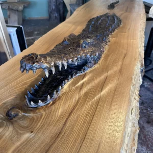 Alligator Table